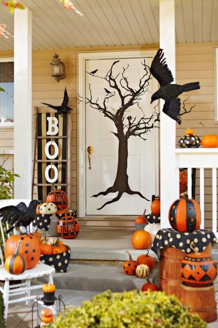 Spooky style door Halloween décor