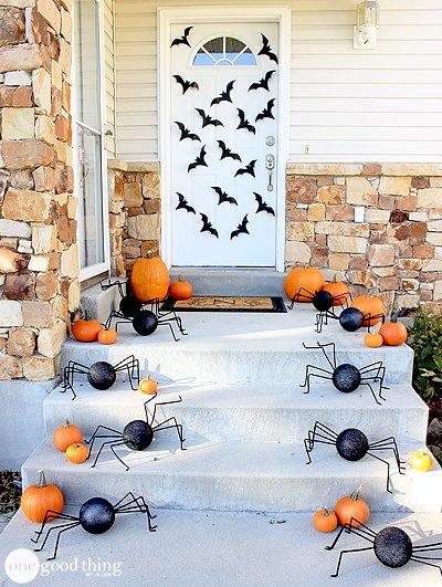 Simple DIY Halloween Spiders & Bats