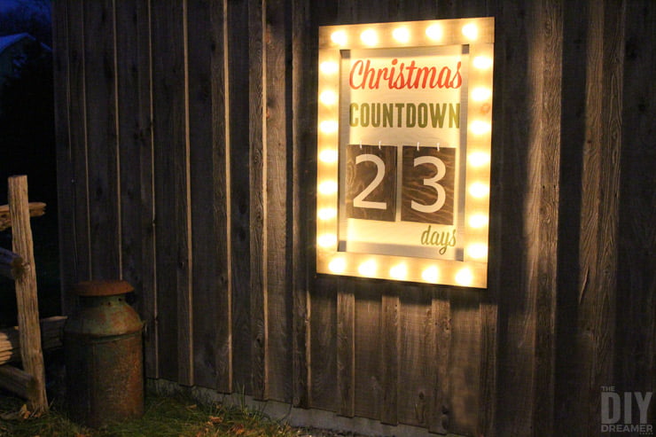 A Countdown to Christmas Décor