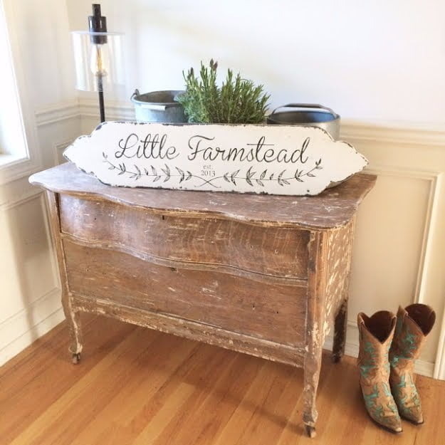 Honor Your Home with a Hand-Painted DIY Farmhouse Décor