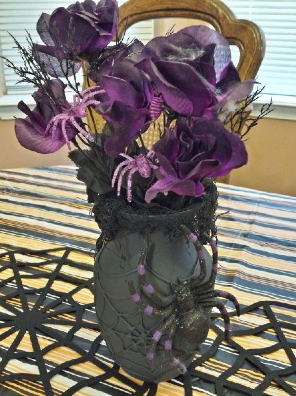 Vase of Spiders