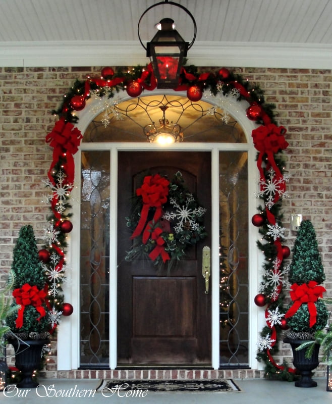 Dramatic Garland with Oversized Ornaments