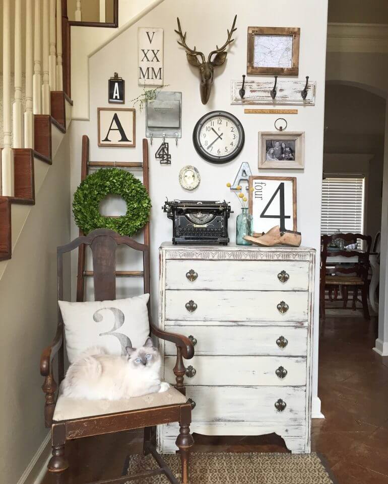 Vintage Pieces Create an Inviting Entryway