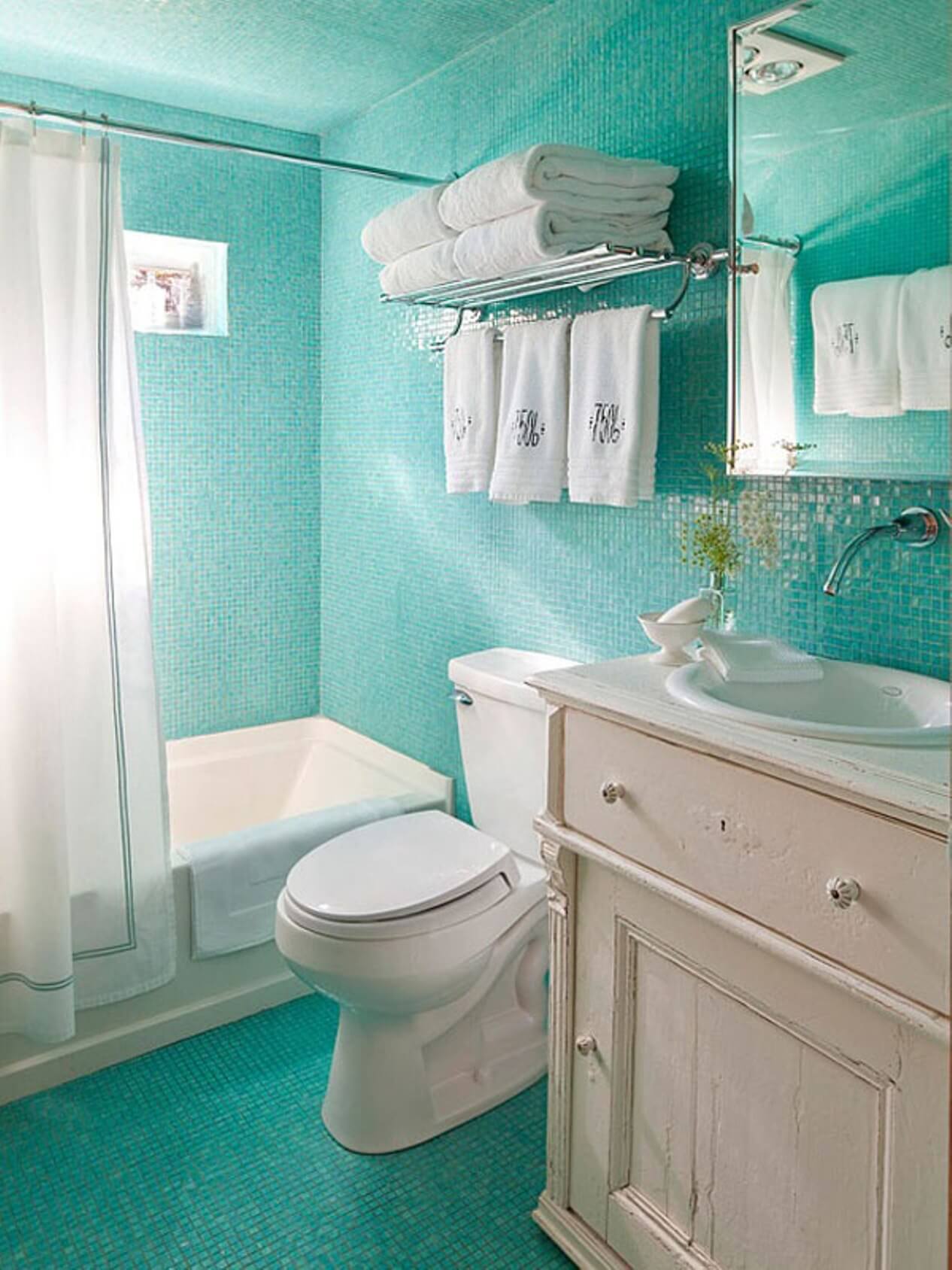 Design Ideas: Glittering Ocean of Turquoise Tiles for Small Bathroom