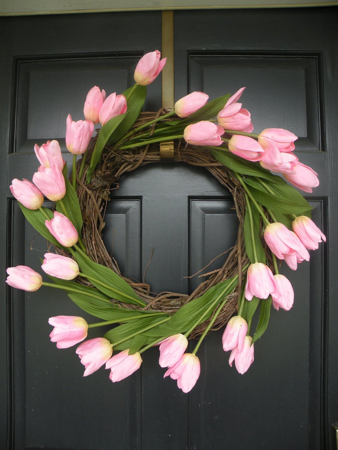 Easy DIY Springtime Tulip Wreath