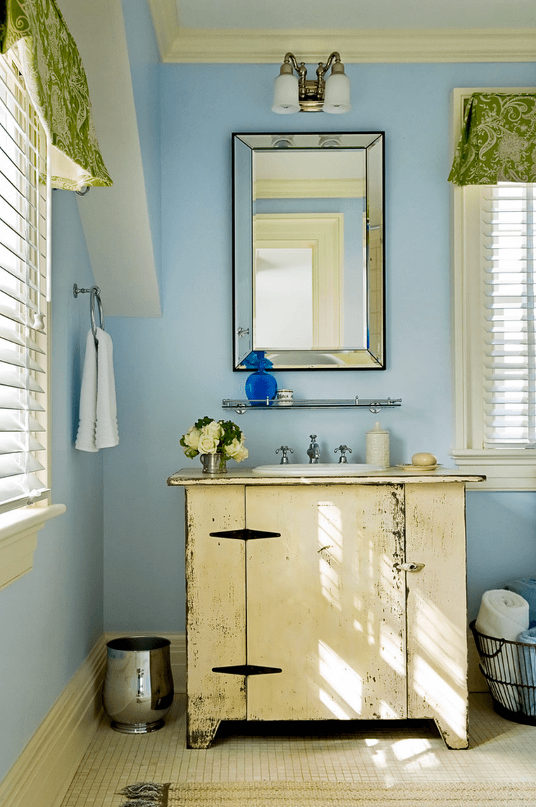 Crisp Valances Let In Natural Light for Bathroom Remodel