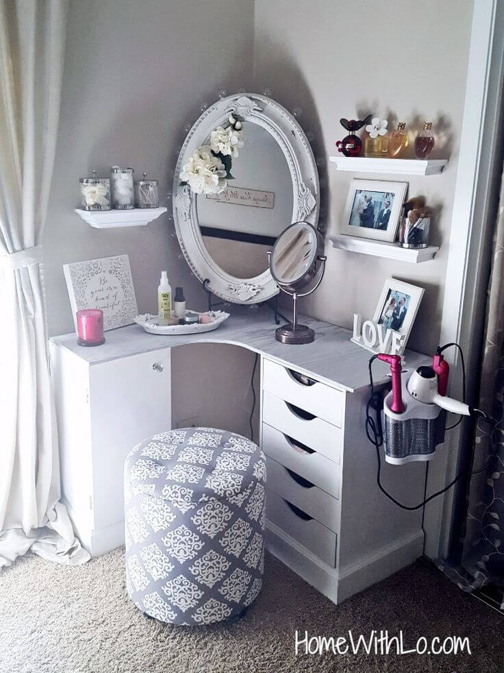 Corner Makeup and Hairstyling Vanity