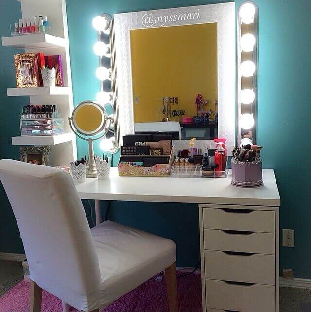 Glamorous Professional-Style Vanity with Storage Drawers