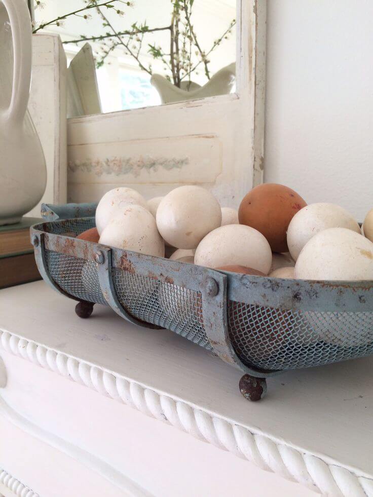 A Craft Egg Centerpiece for a Farmhouse Touch