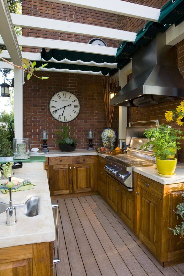 Outdoor Kitchen with Retractable Canopy