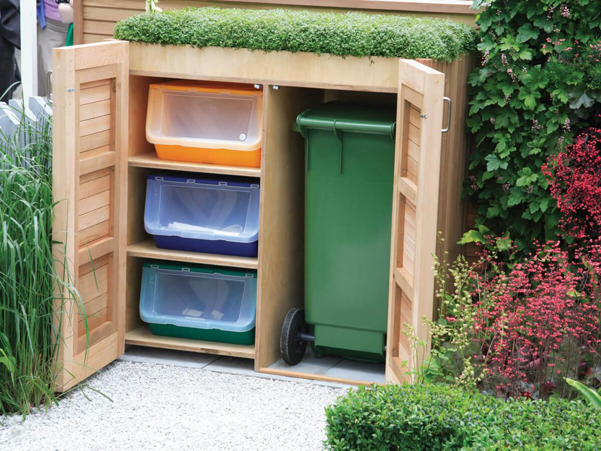 Clever Hideaway Projects for Garden Storage