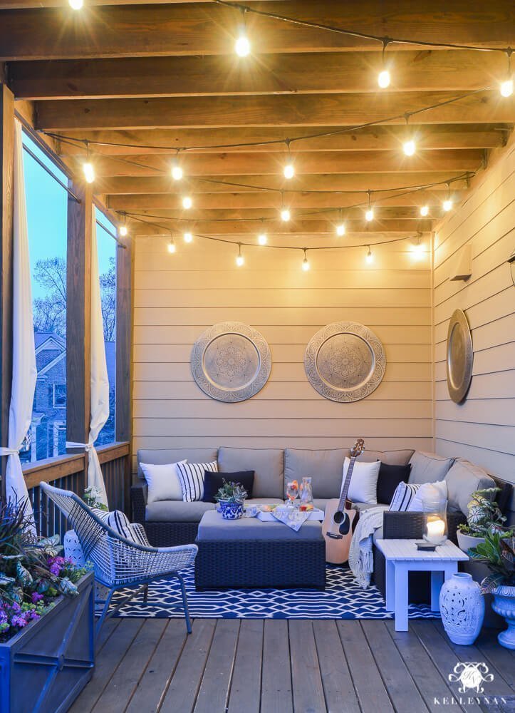 Modern Porch Seating and Geometric Rug