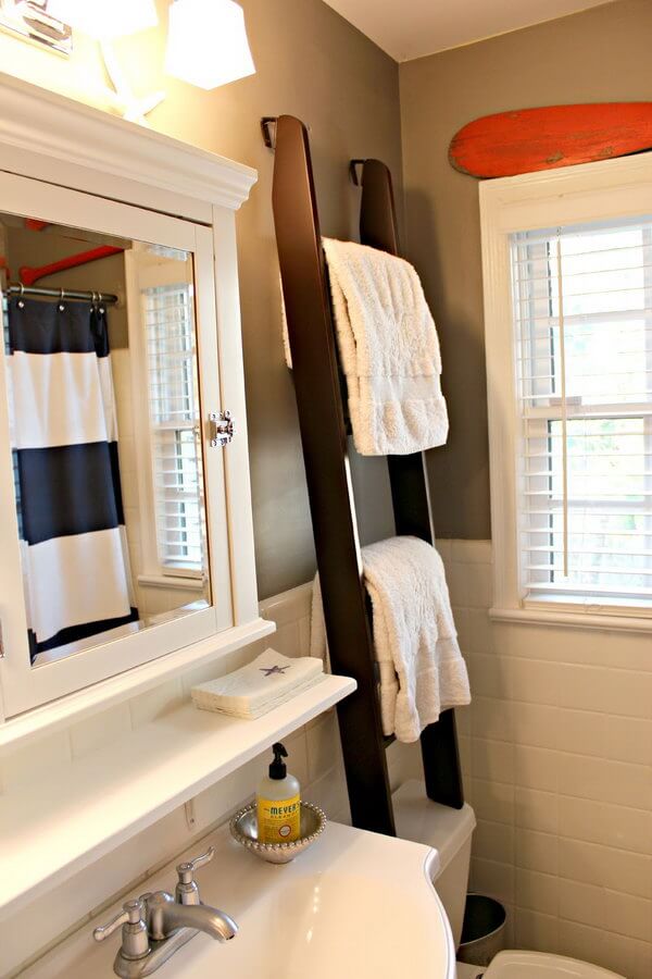 Workman's Ladder Wooden Towel Holder