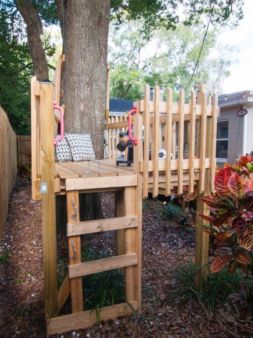 Wooden Treehouse to Look into the Distance