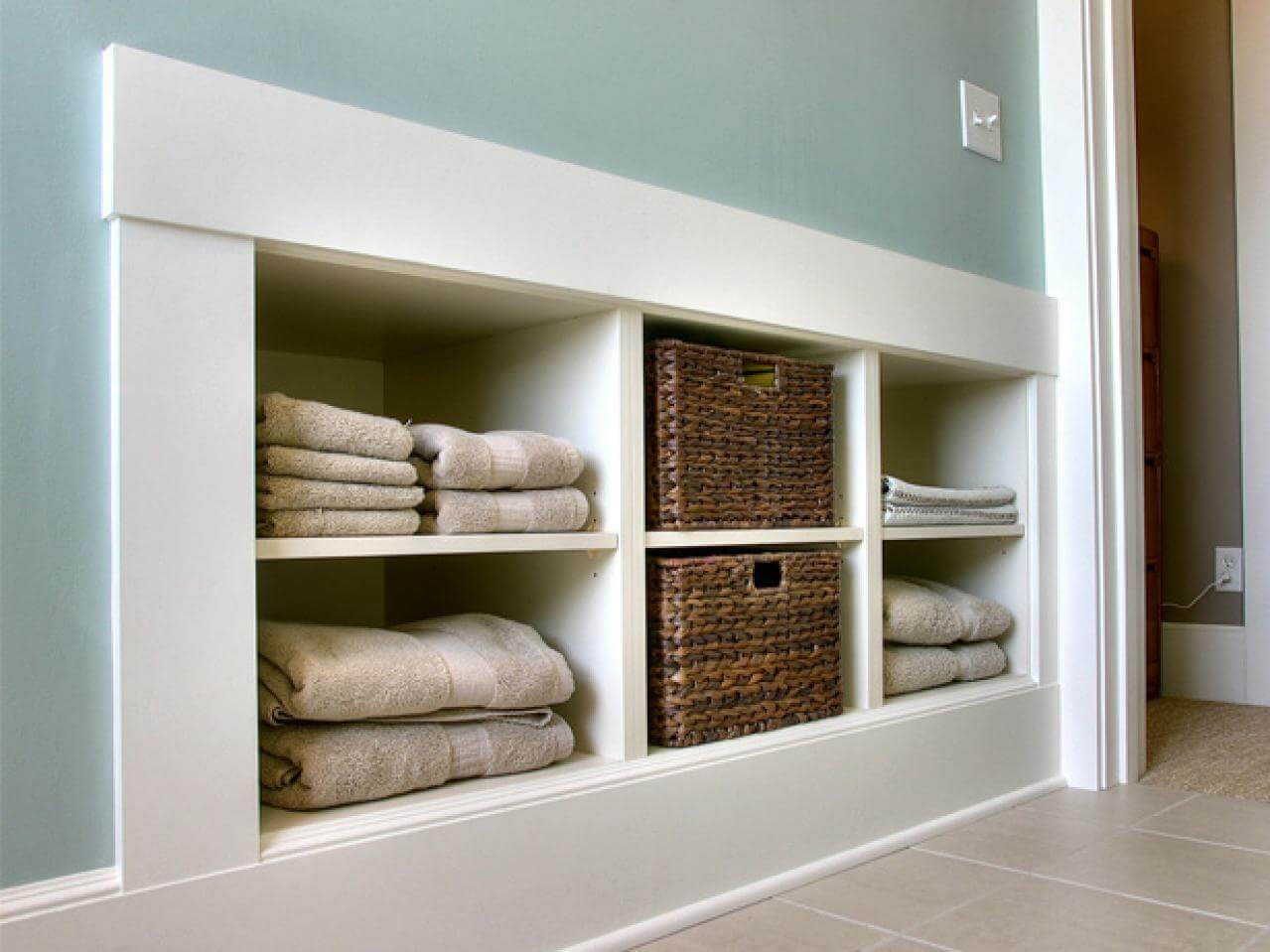 Built-ins and Baskets for Pretty Bathroom Storage