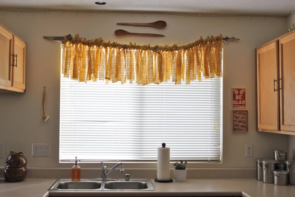 Charming Rustic Vibe No-Sew Valance