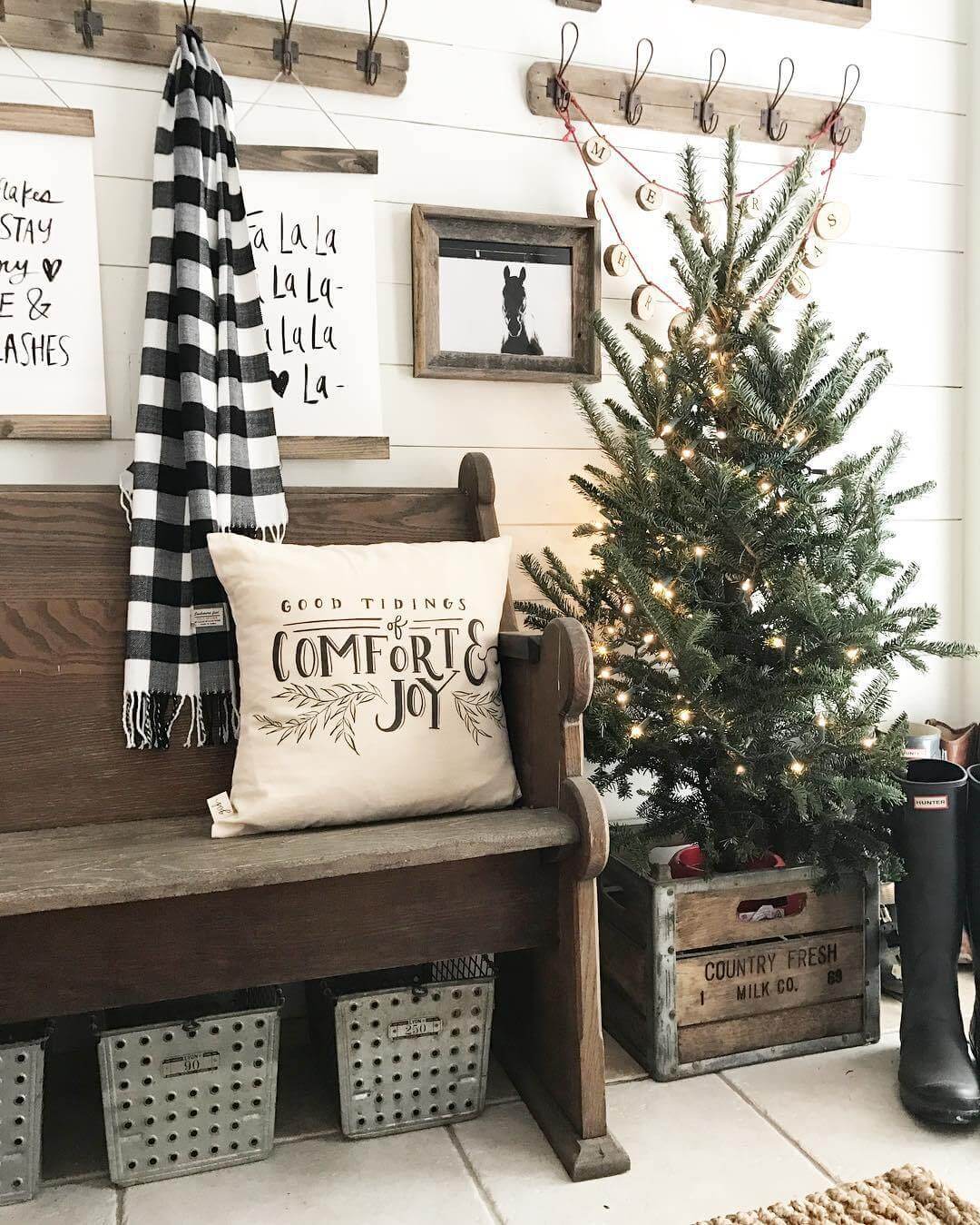 Country Christmas Mud Room Decor