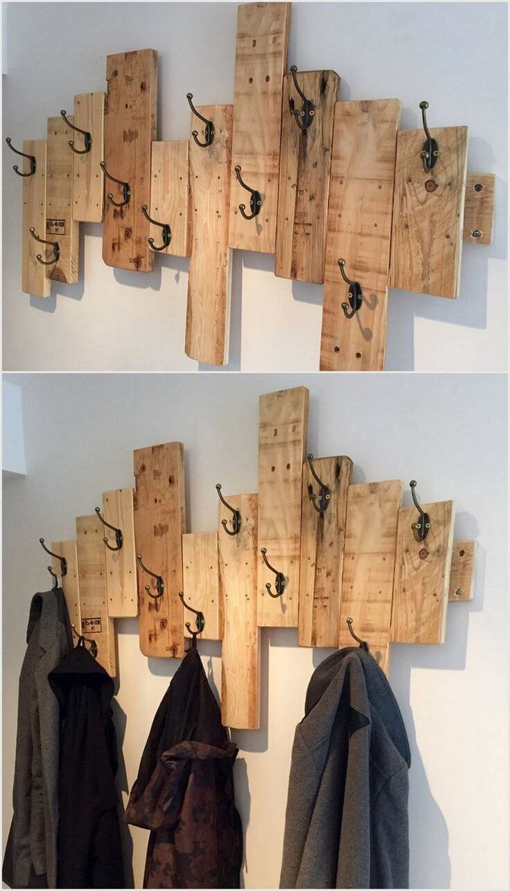 Staggered Barn Wood Wall-Mounted Coat Hanger