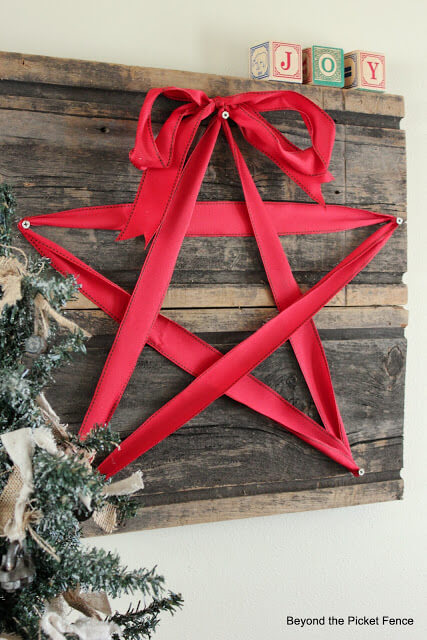 Ribbon Star Wooden Wall Art