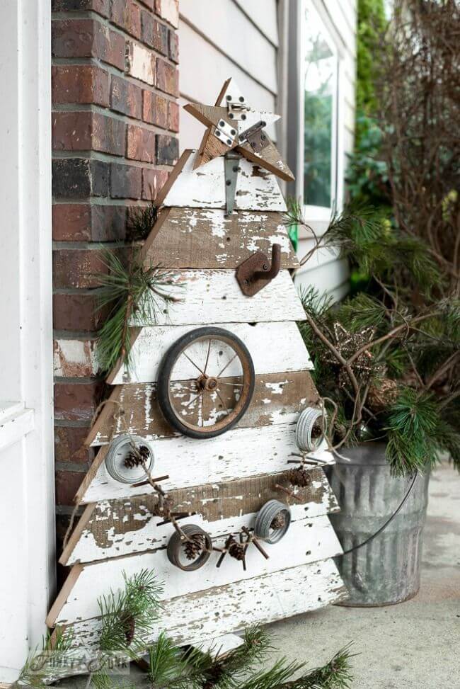 Wooden Christmas Tree With Hardware