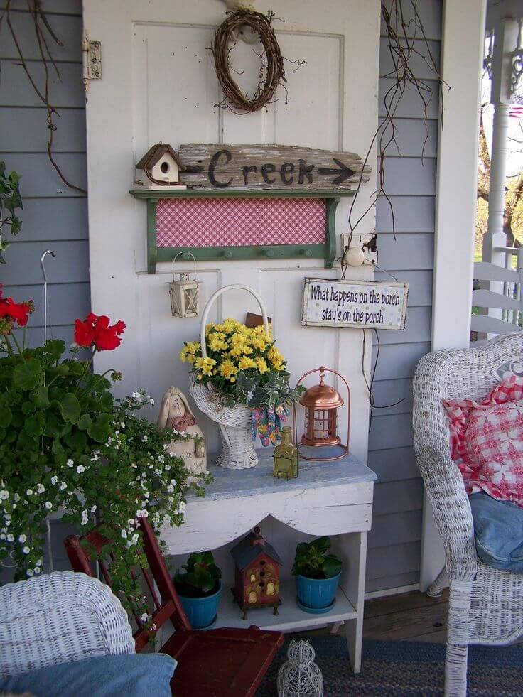 Old Fashioned White Wicker Sitting Area