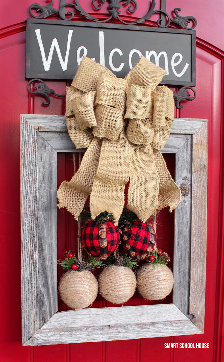 A Very Country Christmas Twine Ball Display