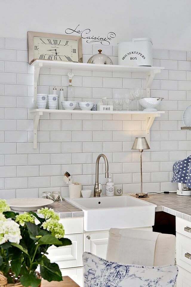 How to Show Off Subway Tile Backsplashes