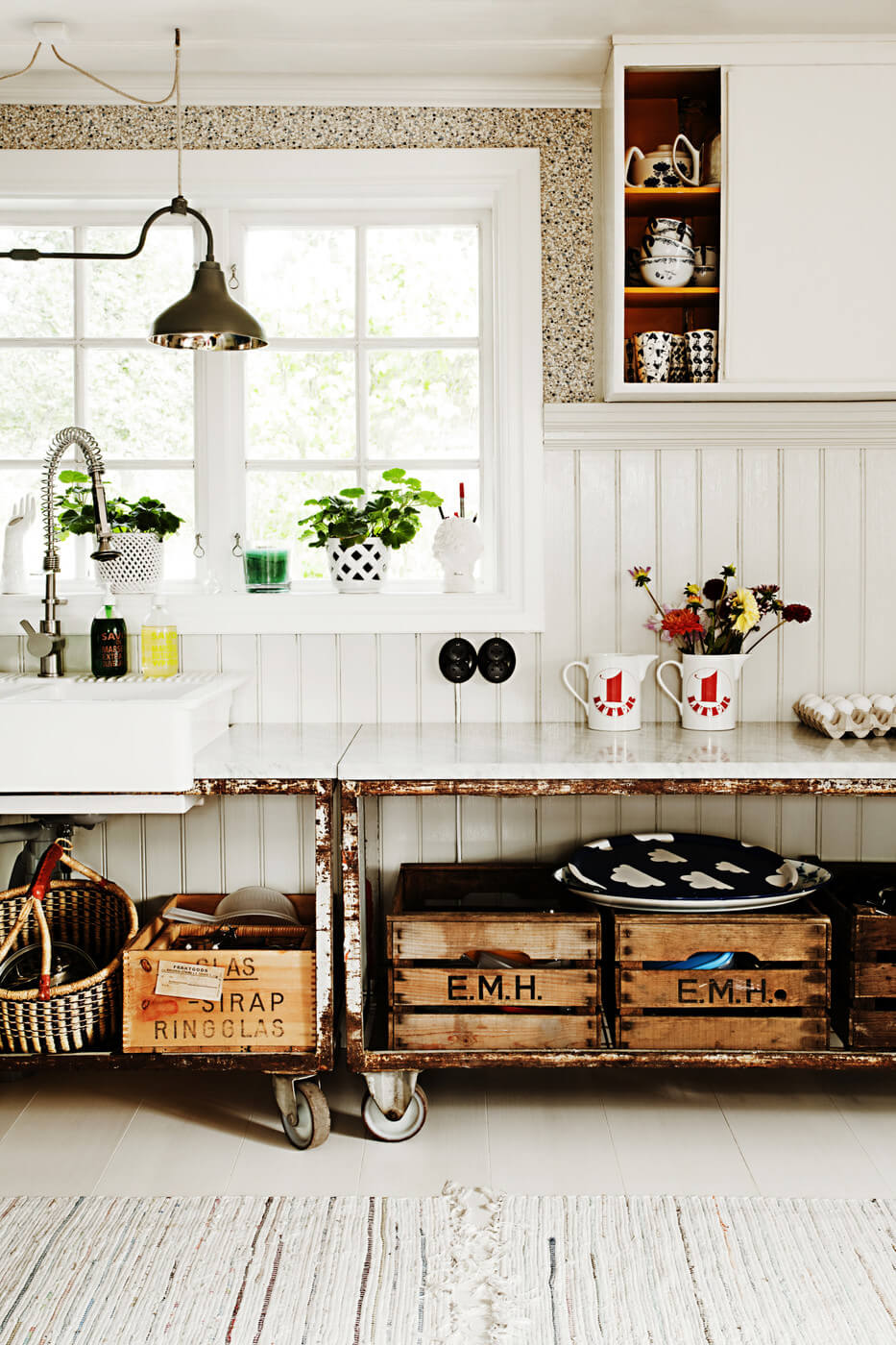 Metal Rolling Cabinets with Crate Storage