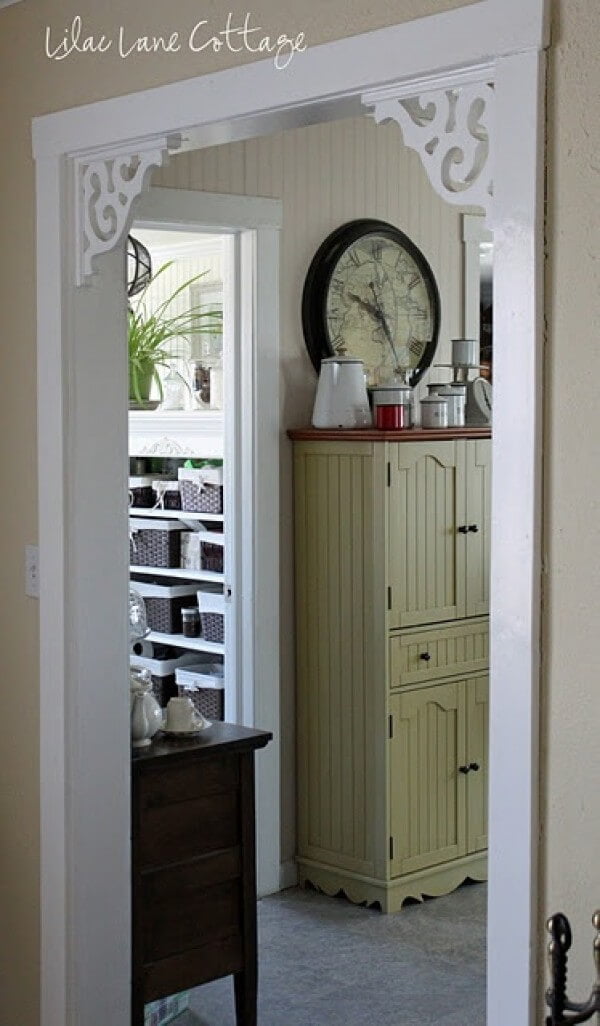 Classic Cottage Entryway Fretwork Corners