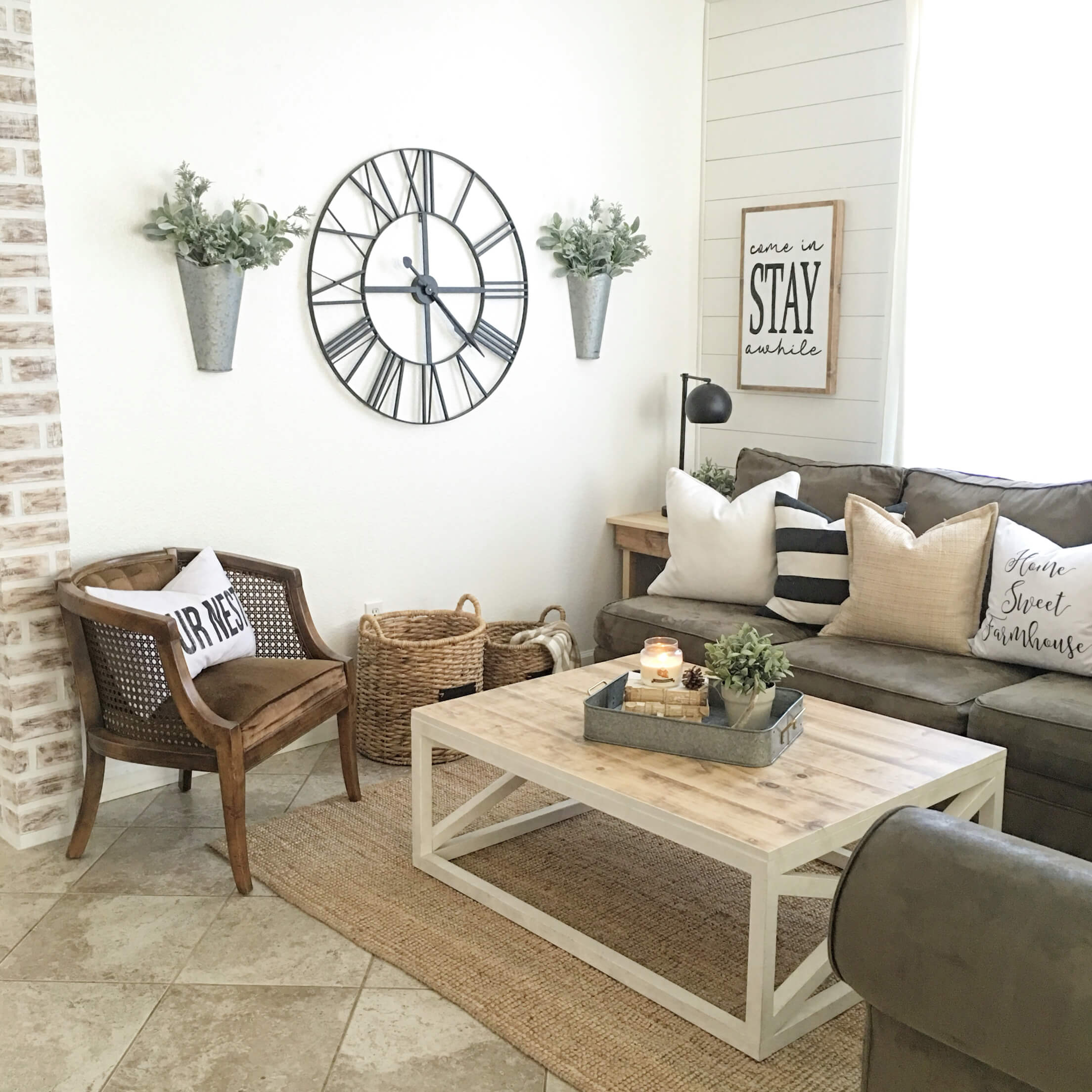 Farmhouse Style Small Living Room Decor Idea