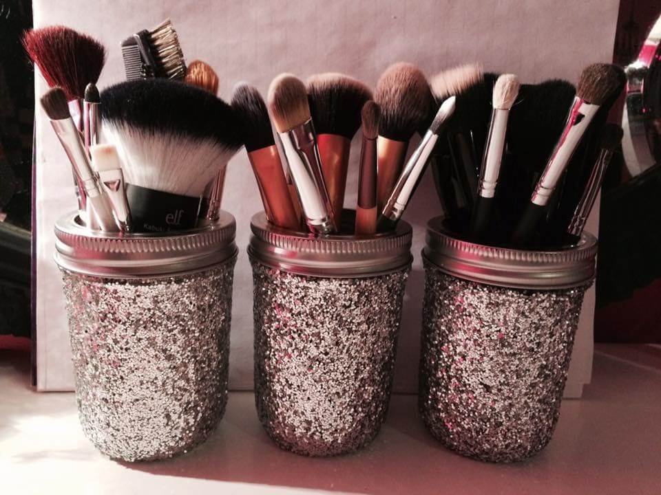 Keep Your Makeup Brushes Organized