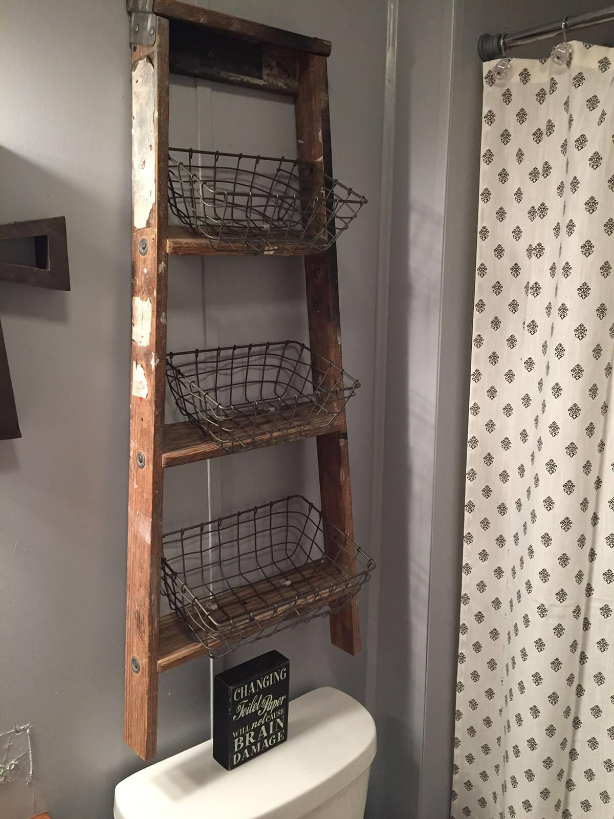 Rustic DIY Floating Ladder and Wire Basket