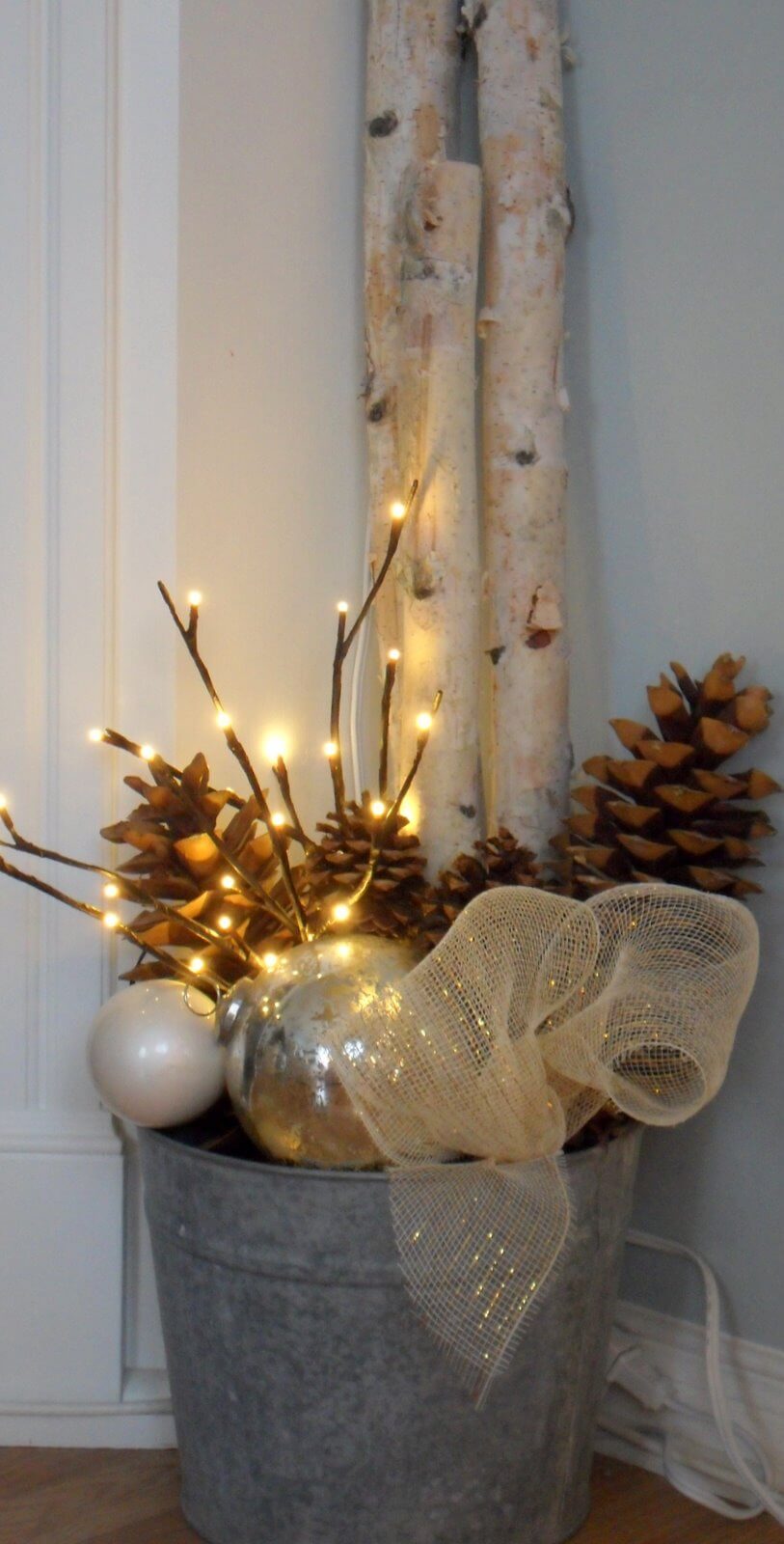 Simple Light-filled Holiday Arrangement