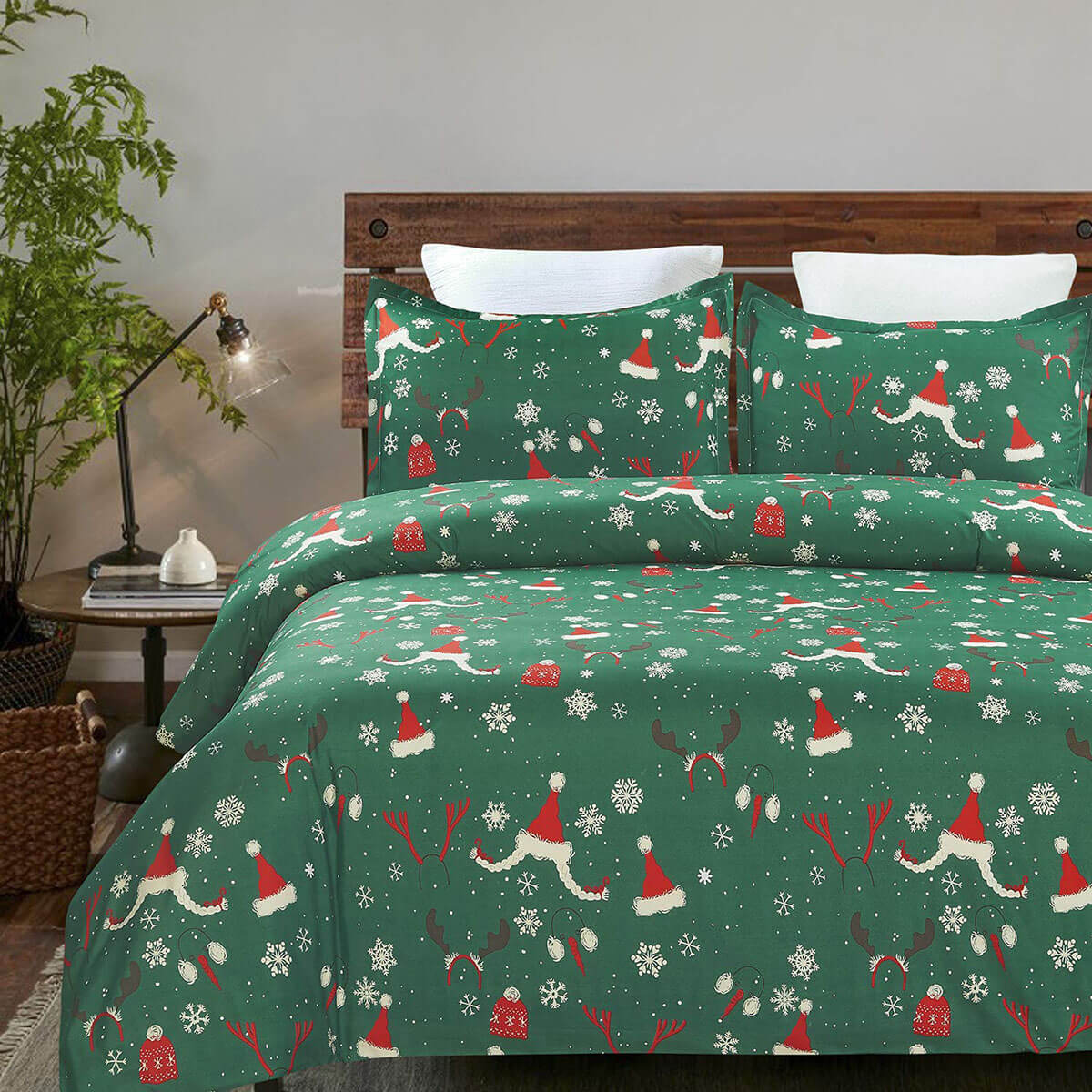 Festive Holiday-Patterned Bedding Sets