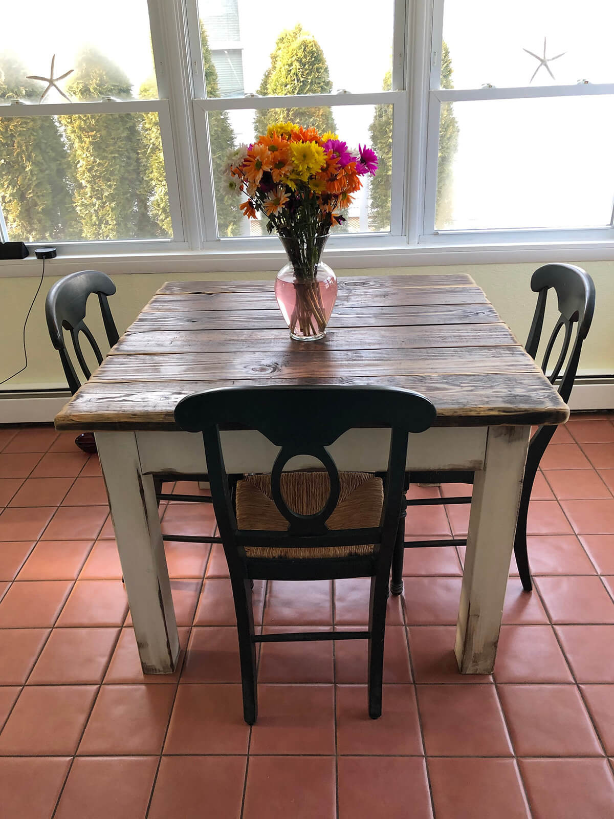 Family Room Idea: Mini Farmhouse Style Fresh Kids Table