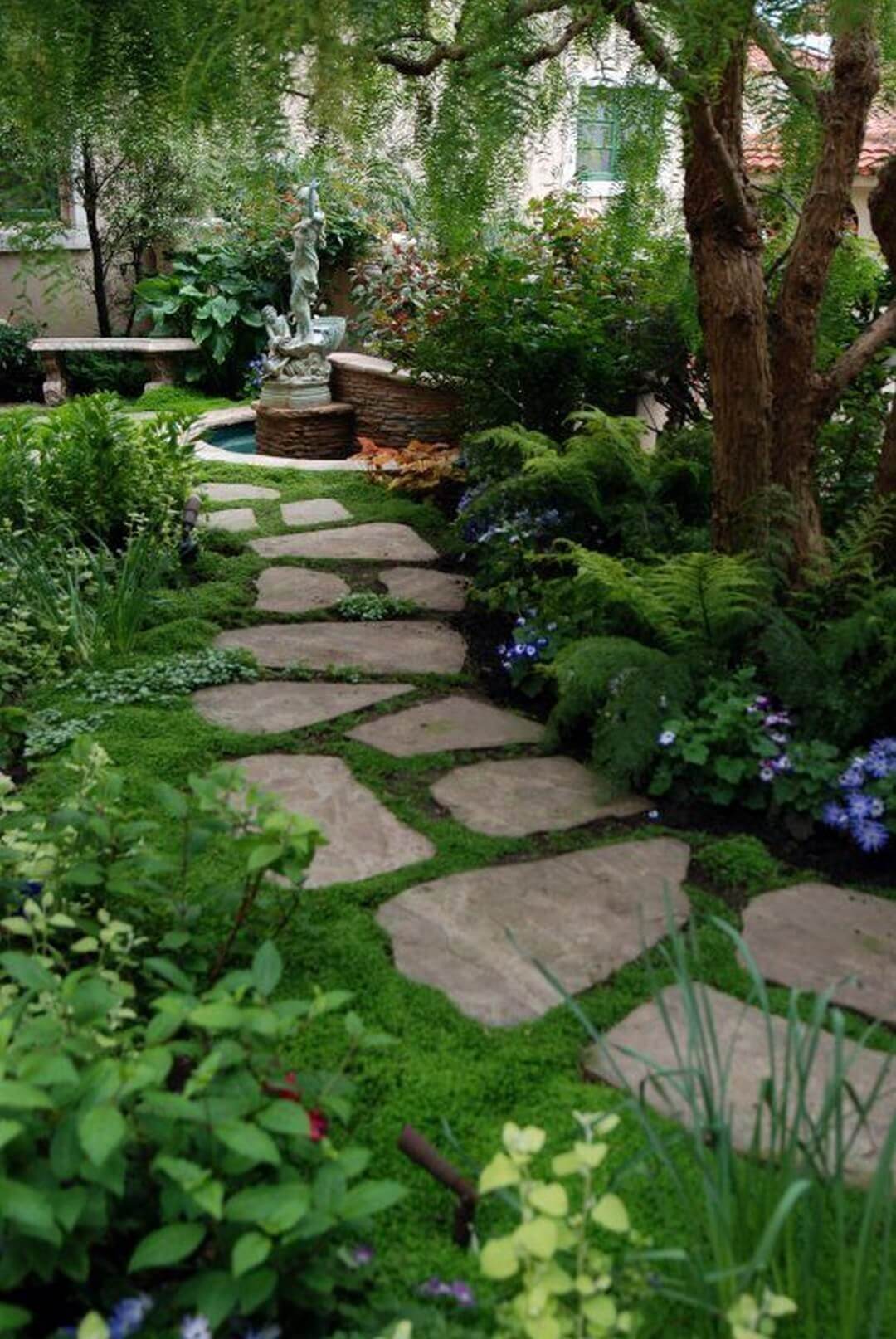 Pretty and Simple Backyard Pavers