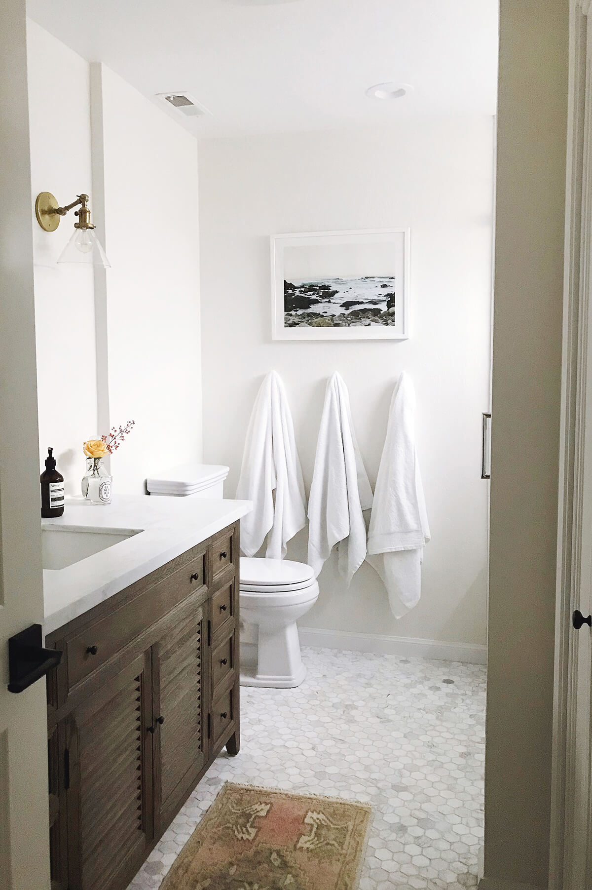 An Orderly Rustic Modern Bathroom