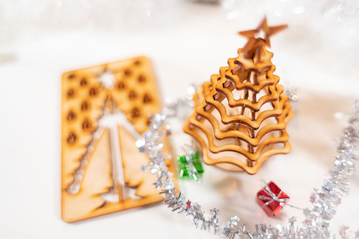 Wooden 3D Punch-out Christmas Tree Puzzle