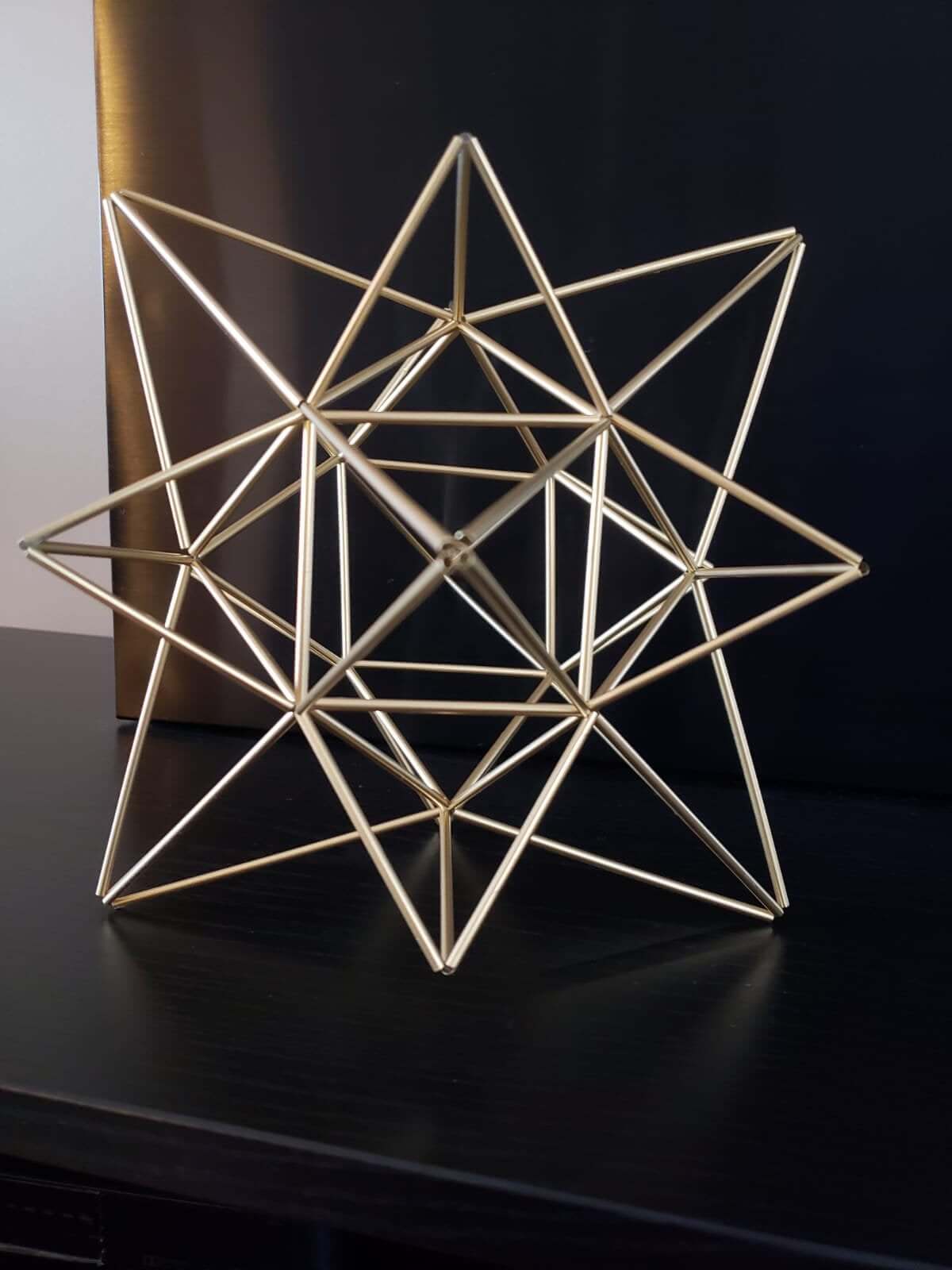 The Star of the Show Wired Geometric Tabletop Centerpiece