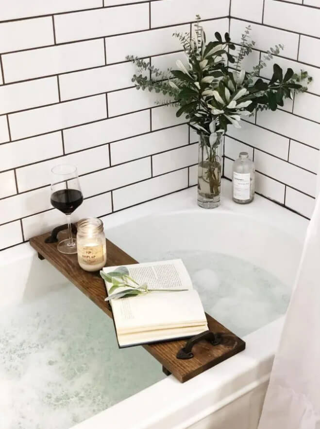 Lovely Tiled Bathtub and Shower Combo