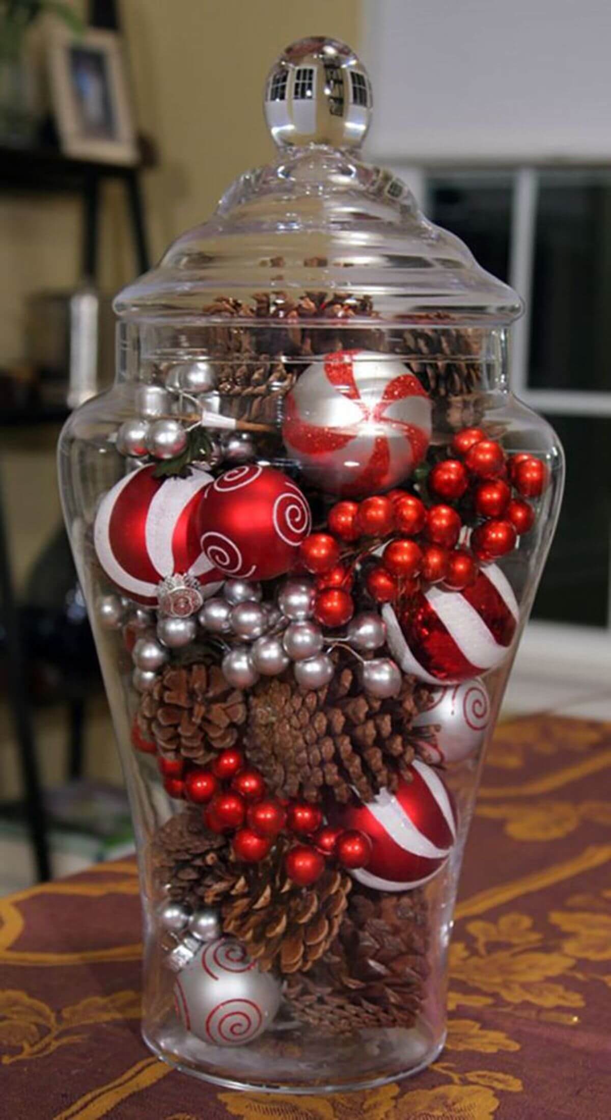 Lidded Glass Jar Christmas Décor