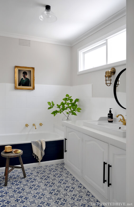 A Chic and Nautical Modern Bathroom Design