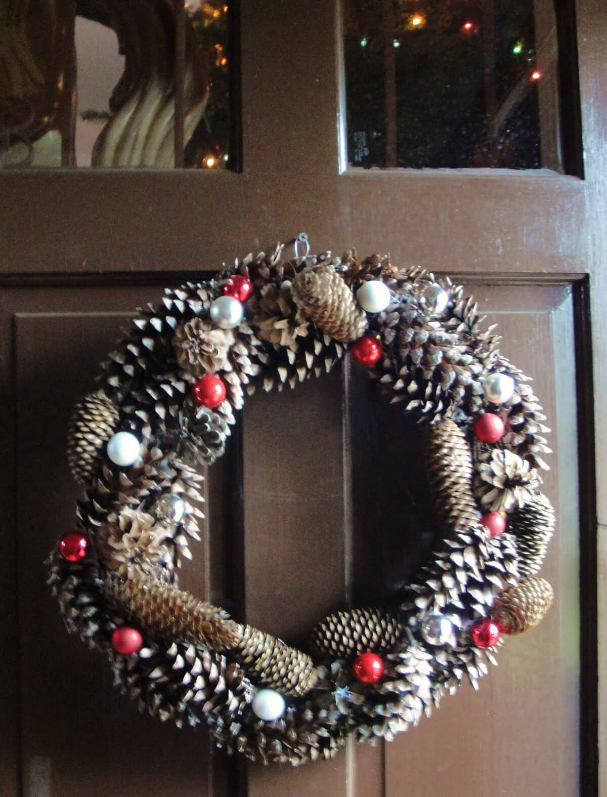 Quick & Easy Pine Cone Christmas Wreath