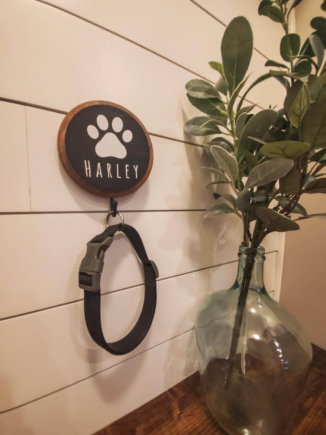 Farmhouse Style Custom Pet Leash Holder