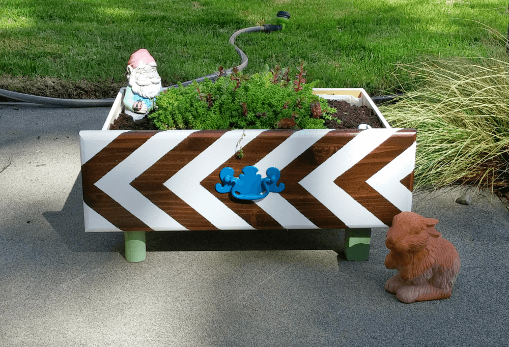 Creatively Designed Planter From an Old Drawer