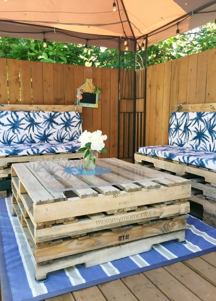 Matching Outdoor Patio Pallet Furniture Set