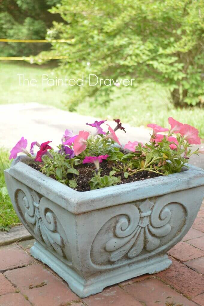 Elegant Outdoor Fleur-De-Lis Concrete Planter