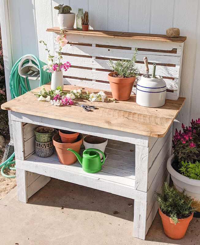 Farmhouse Style Pallet Potting Bench