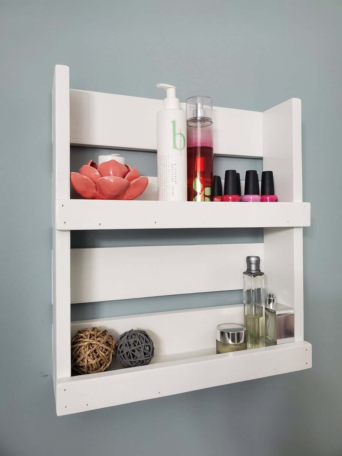 Crafty and Cute White Wooden Bathroom Shelf