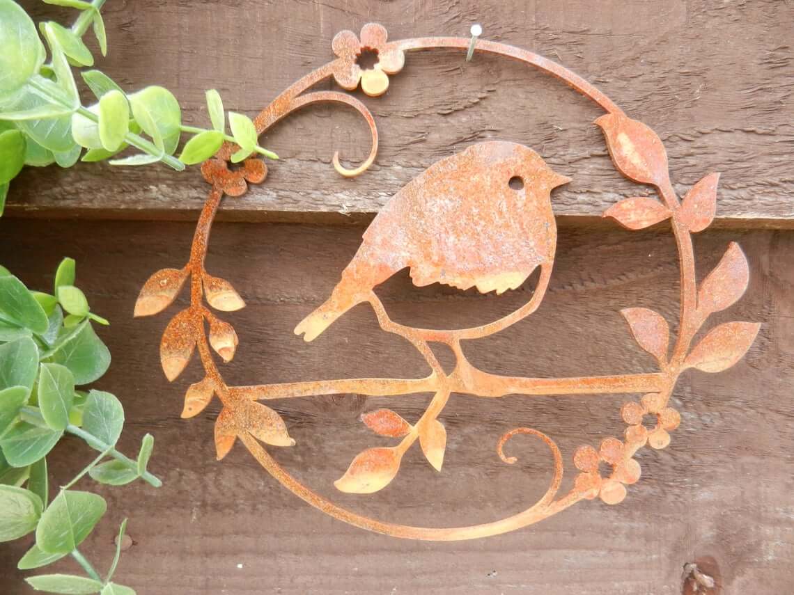 Robin Circle Decoration in Rusty Metal